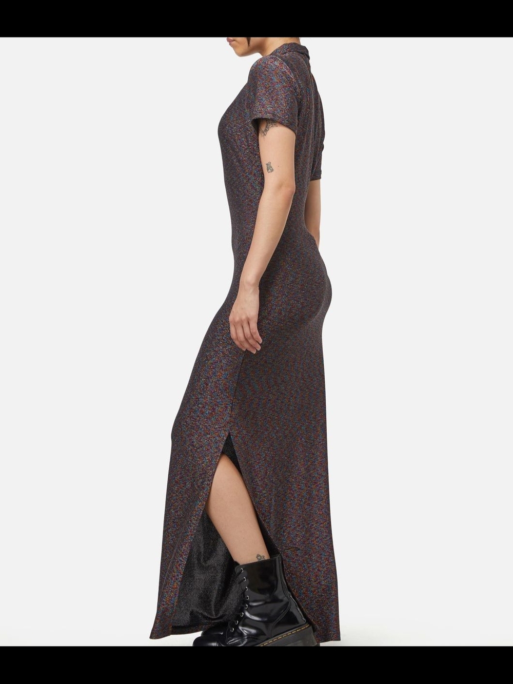 Product details

Stretch Midi Dress
-Features Glitter Mesh
-Includes Button